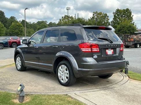 Used 2020 Dodge Journey SE FWD image 5