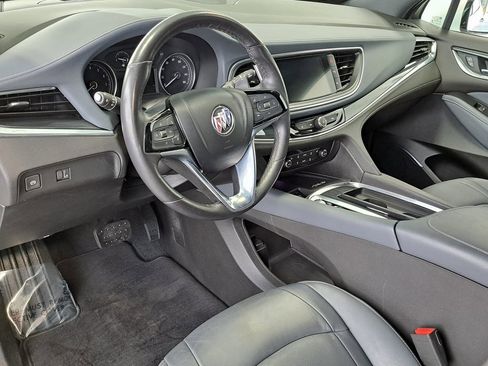 Used 2023 Buick Enclave Essence image 8