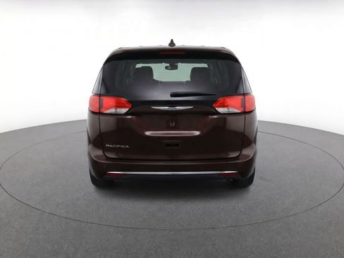Used 2018 Chrysler Pacifica Touring Plus FWD image 4