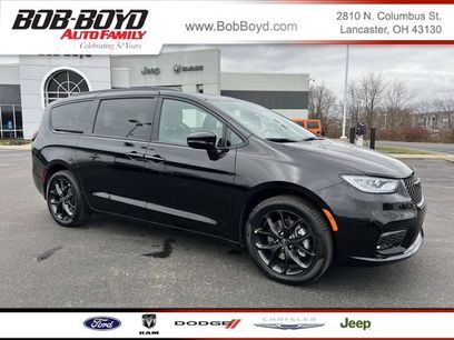 New 2026 Chrysler Pacifica Select w/ S Appearance Package