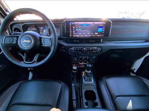 Used 2024 Jeep Gladiator Rubicon image 25