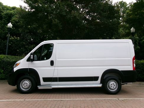 Used 2025 RAM ProMaster 2500 w/ U-Haul Equipment Group FWD image 8
