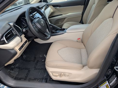 Used 2019 Toyota Camry LE image 15