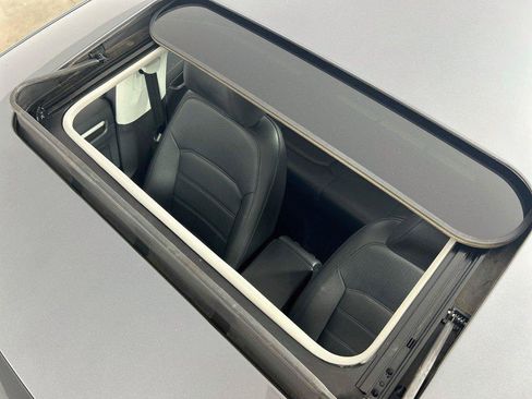 Used 2018 Volkswagen Passat 2.0T SE FWD image 21