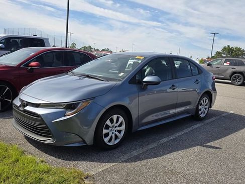 Used 2025 Toyota Corolla LE FWD image 14