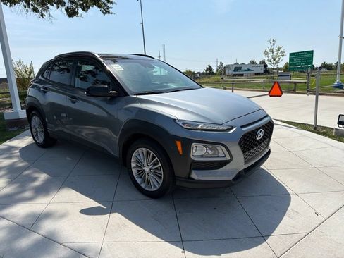 Used 2019 Hyundai Kona SEL w/ Cargo Package FWD image 2