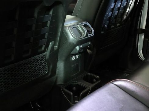Used 2022 Jeep Gladiator Rubicon AWD/4WD image 16