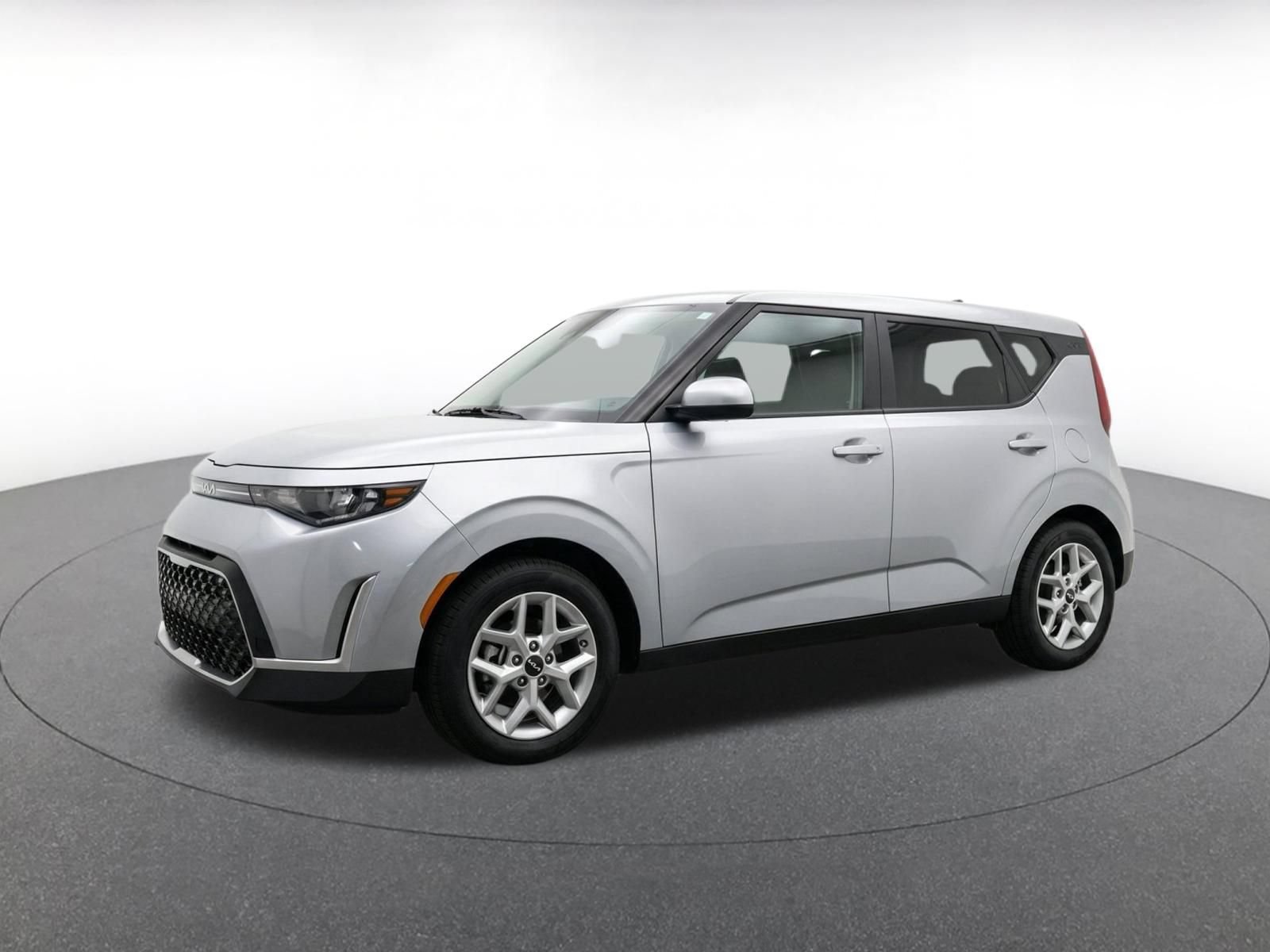 Used 2025 Kia Soul LX w/ LX Technology Package FWD image 3
