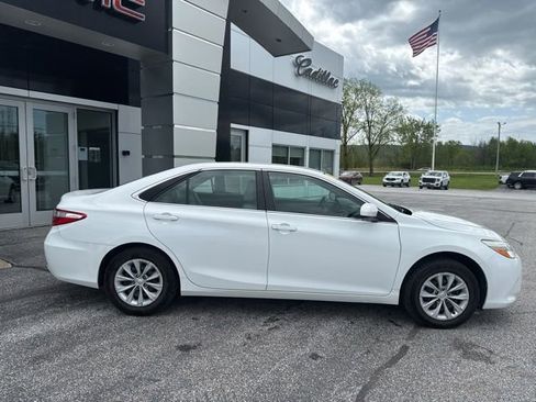 Used 2017 Toyota Camry LE FWD image 8