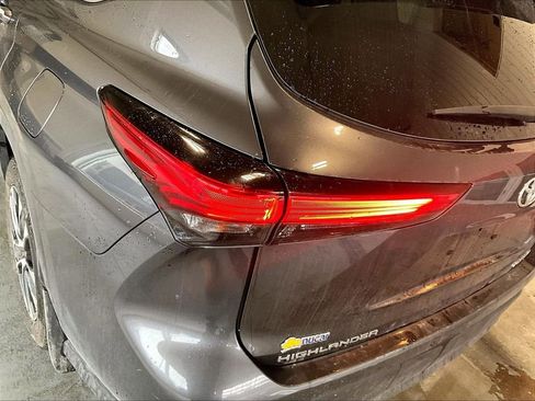 Used 2021 Toyota Highlander XLE AWD/4WD image 33