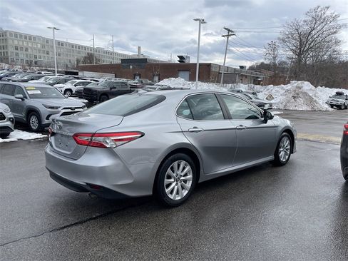 Used 2019 Toyota Camry LE image 8