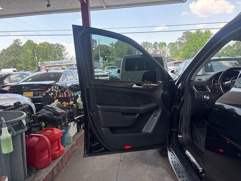 Used 2015 Mercedes-Benz GL 450 4MATIC image 8