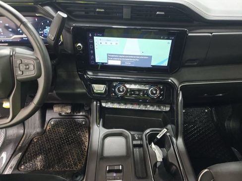 Used 2025 GMC Sierra 2500 AT4X image 9