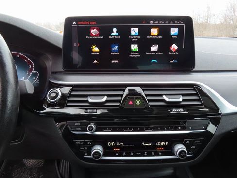 Used 2022 BMW 530e xDrive 530e iPerformance w/ Premium Package image 19