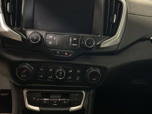 Used 2024 GMC Terrain SLT AWD/4WD image 6