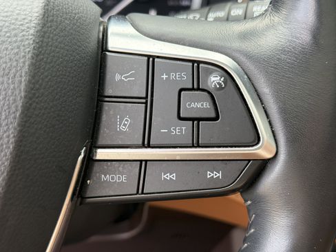 Used 2020 Toyota Highlander Platinum FWD image 73