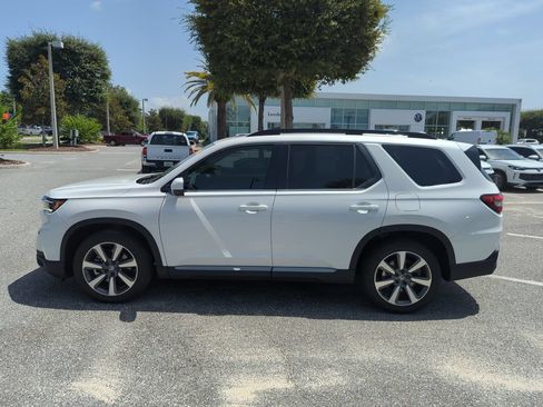 Used 2024 Honda Pilot Elite image 11