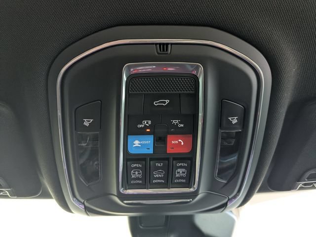 Used 2025 Jeep Grand Cherokee Overland AWD/4WD image 20