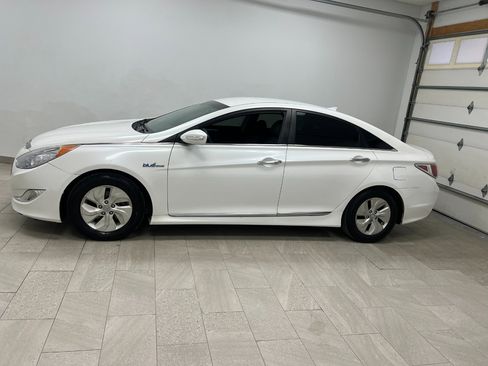 Used 2014 Hyundai Sonata Hybrid image 5