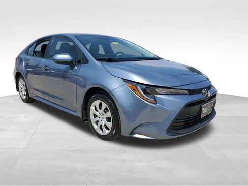 Used 2026 Toyota Corolla LE FWD image 3