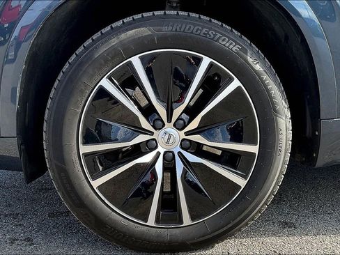 Used 2022 Volvo XC90 T8 Inscription Expression image 8