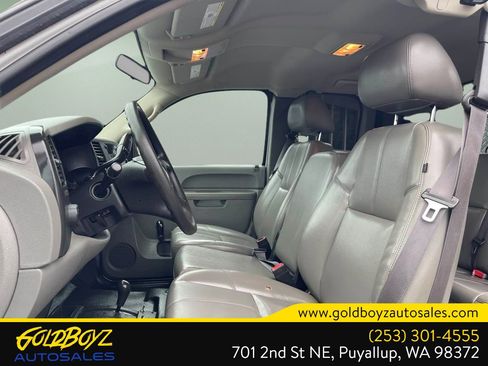 Used 2011 Chevrolet Silverado 1500 W/T image 18