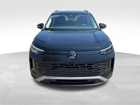 Used 2025 Volkswagen Tiguan S FWD image 3