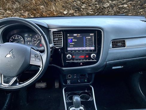 Used 2020 Mitsubishi Outlander SE image 6