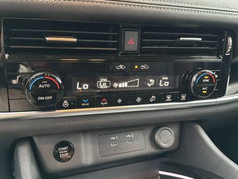 Used 2024 Nissan Rogue SL w/ SL Premium Package image 33