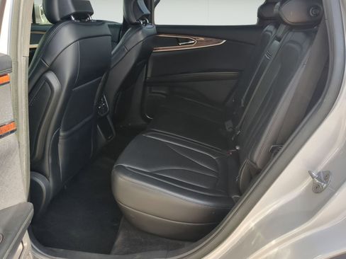 Used 2018 Lincoln MKX Reserve w/ Cargo Accessories Package FWD image 22