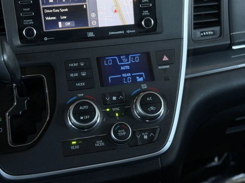 Used 2020 Toyota Sienna SE Premium AWD/4WD image 34
