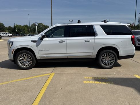New 2026 GMC Yukon XL Denali w/ Sun & Power Step Package AWD/4WD image 11