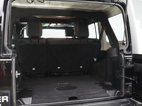 Used 2016 Jeep Wrangler Unlimited Sahara AWD/4WD image 9