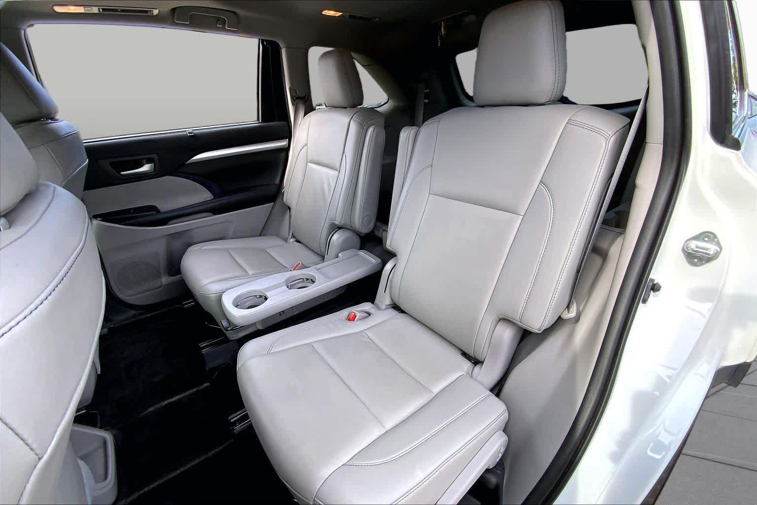 Used 2019 Toyota Highlander XLE AWD/4WD image 21