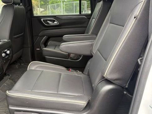Used 2024 GMC Yukon XL SLT w/ SLT Luxury Package RWD image 21