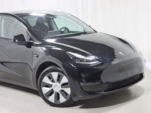 Used 2024 Tesla Model Y Long Range image 2