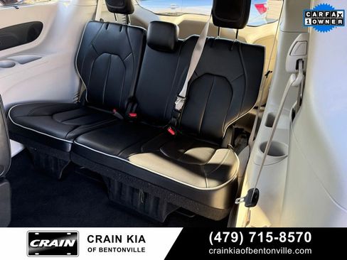 Used 2023 Chrysler Pacifica Limited image 27