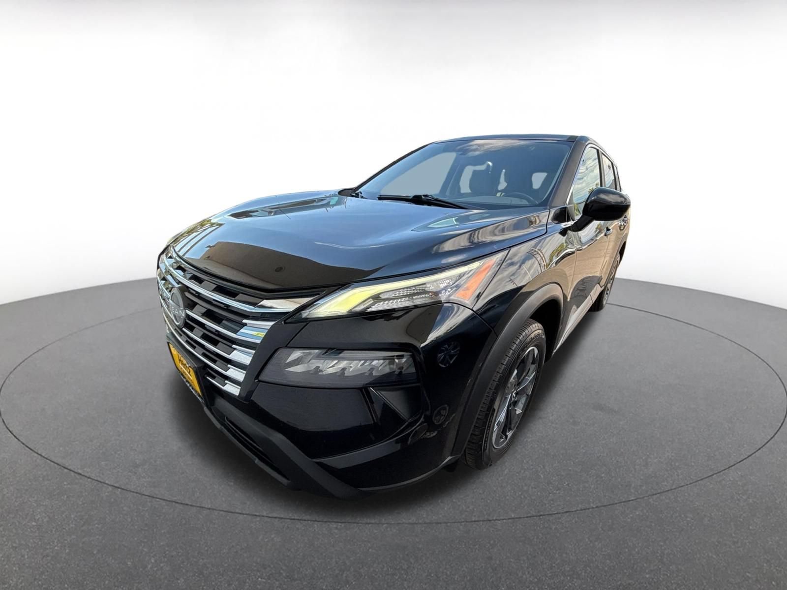 Used 2025 Nissan Rogue SV AWD/4WD image 3