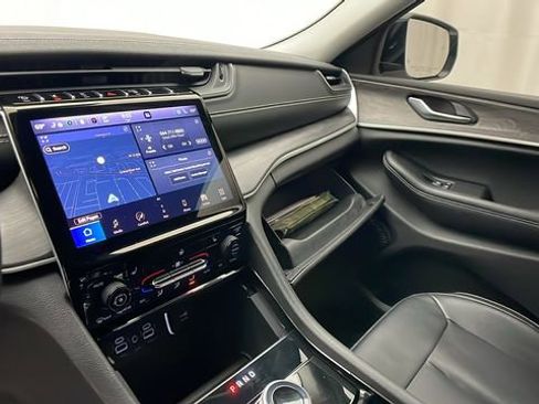 Used 2023 Jeep Grand Cherokee L Limited image 19