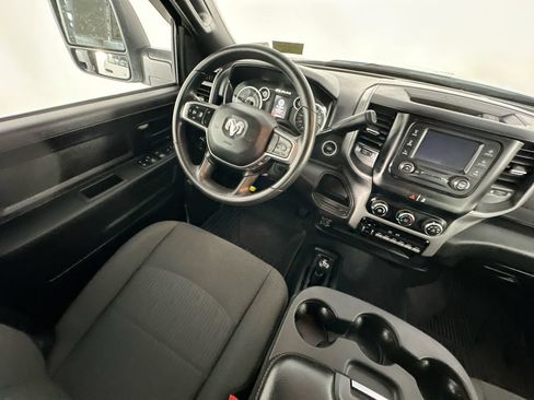 Used 2024 RAM 3500 Tradesman w/ Chrome Appearance Group AWD/4WD image 9