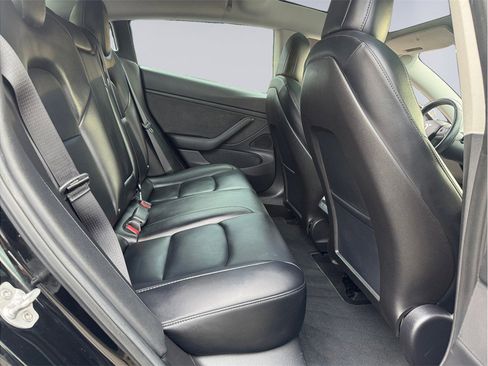 Used 2018 Tesla Model 3 Mid Range image 18