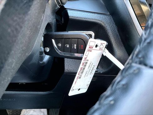 Used 2024 Toyota Camry SE image 12