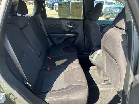 Used 2019 Jeep Cherokee Latitude w/ Popular Appearance Group image 23