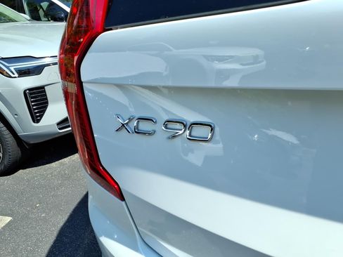 Used 2025 Volvo XC90 T8 Plus w/ Protection Package AWD/4WD image 5