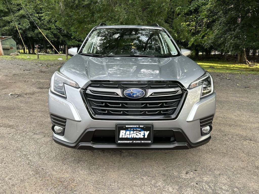 Certified 2023 Subaru Forester Limited AWD/4WD image 3