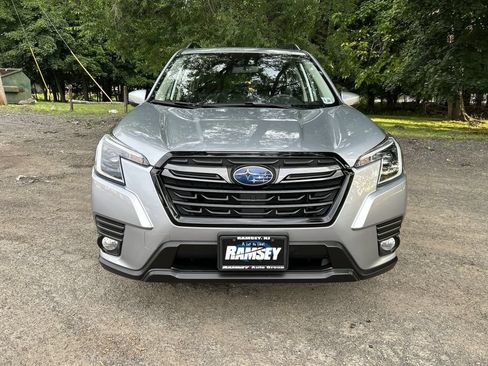 Certified 2023 Subaru Forester Limited AWD/4WD image 3