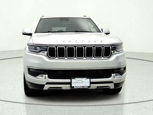 Used 2022 Jeep Wagoneer Series II w/ Premium Group I AWD/4WD image 2