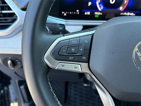 Certified 2025 Volkswagen Taos SE w/ Panoramic Sunroof Package image 12