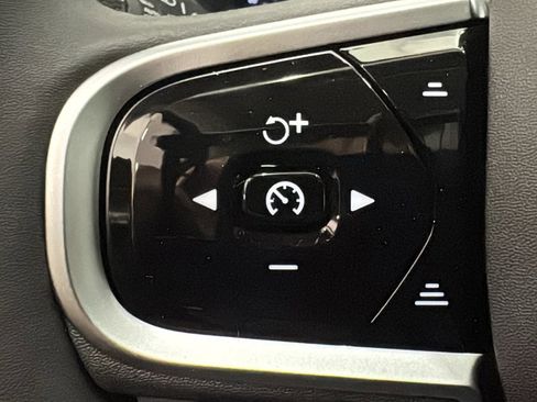 New 2026 Volvo XC60 B5 Ultra w/ Protection Package Premier AWD/4WD image 13