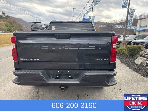 Used 2023 Chevrolet Silverado 1500 Custom image 10